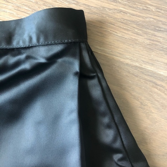 New NWOT 100% silk black skirt lined size medium unique classy chic boutique - Picture 3 of 6